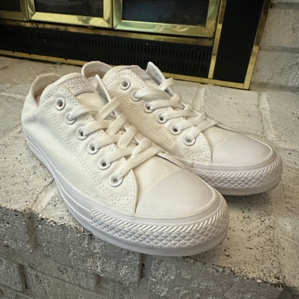 Chuck Taylor All Star Canvas Unisex Low Top Sneaker